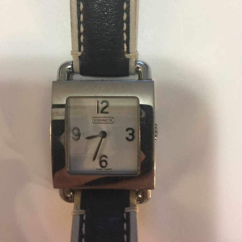 COACH WATCH WITH LEATHER STRAP